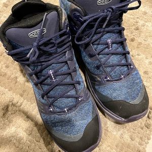 Keen hiking shoes EUC size 9 worn once!